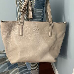 Elegant Tory Burch Taupe Tote Bag